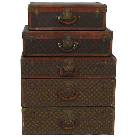 gabinetto louis vuitton|Stacking Louis Vuitton Trunks for Dramatic Scenography .